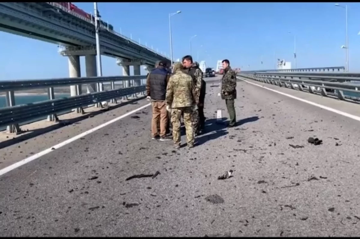 Коммерсант: Крымский мост подорвали самодельным устройством в 2022 году