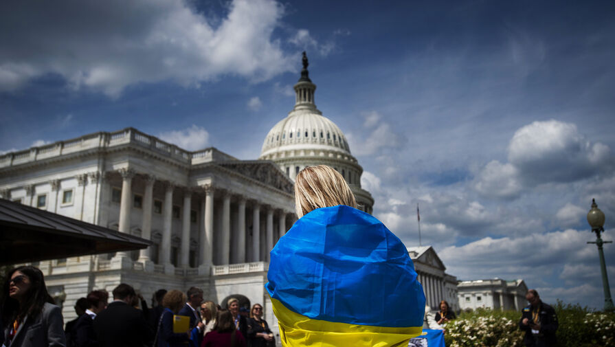 В США сравнили отсутствие помощи Украине с краем пропасти