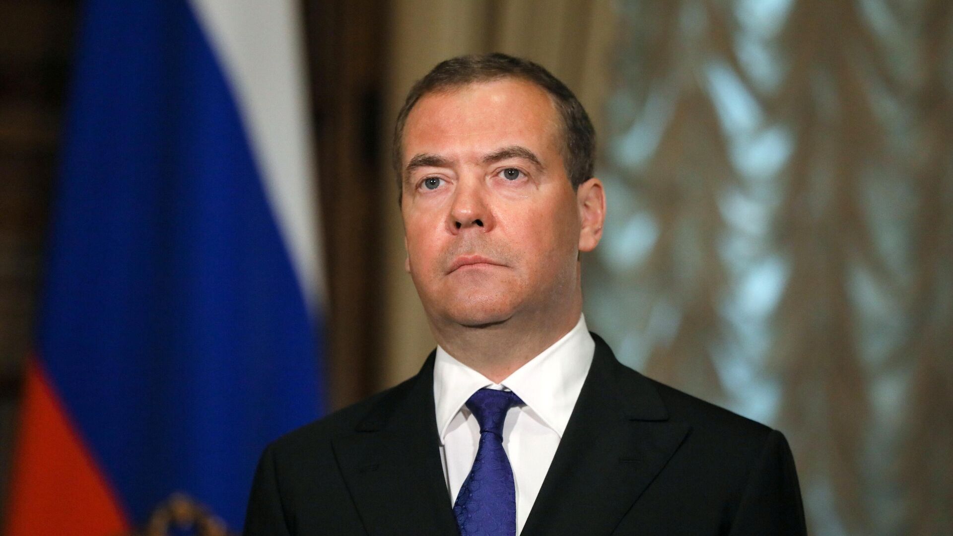Медведев объяснил новости о подготовке покушения на Зеленского из Польши