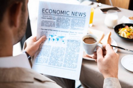 Россиянин первым в мире покорил Эверест на одних руках